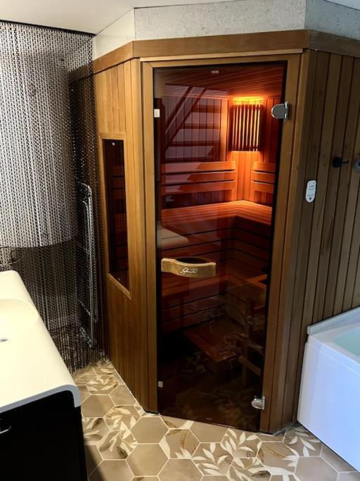 El Gallinero, Loft con sauna y jacuzzi photo 3