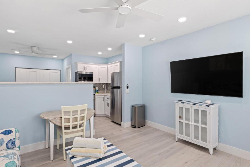 Captain Ed's - Charming Studio at PalmView of Sanibel with Bikes photo 1