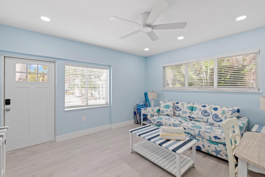 Captain Ed's - Charming Studio at PalmView of Sanibel with Bikes photo 2