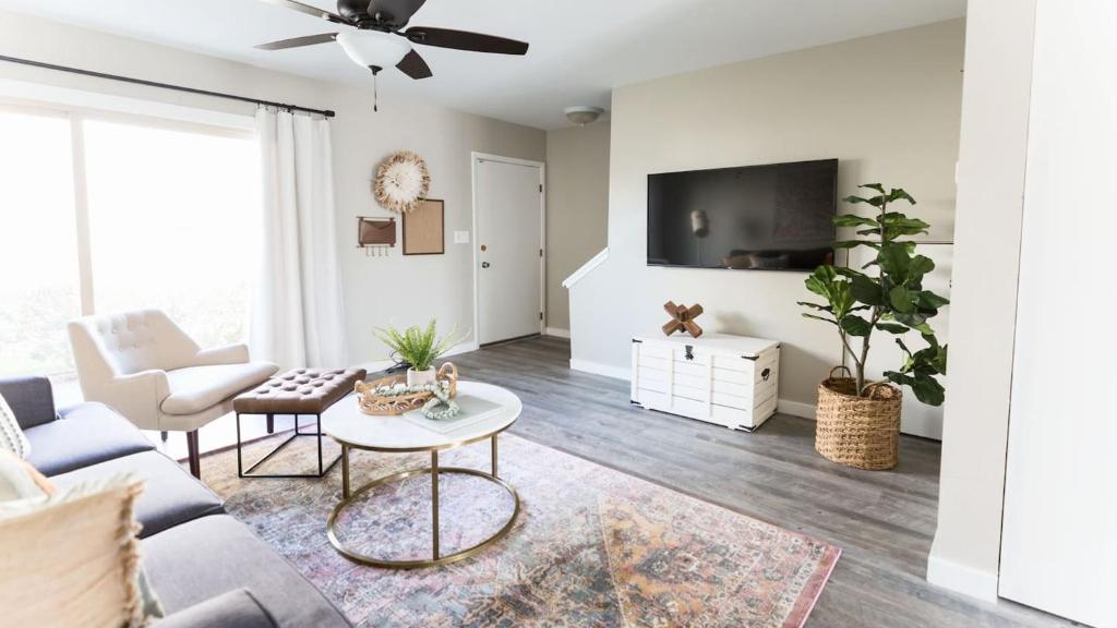 Updated Condo in A+ Old Town Scottsdale Location! image