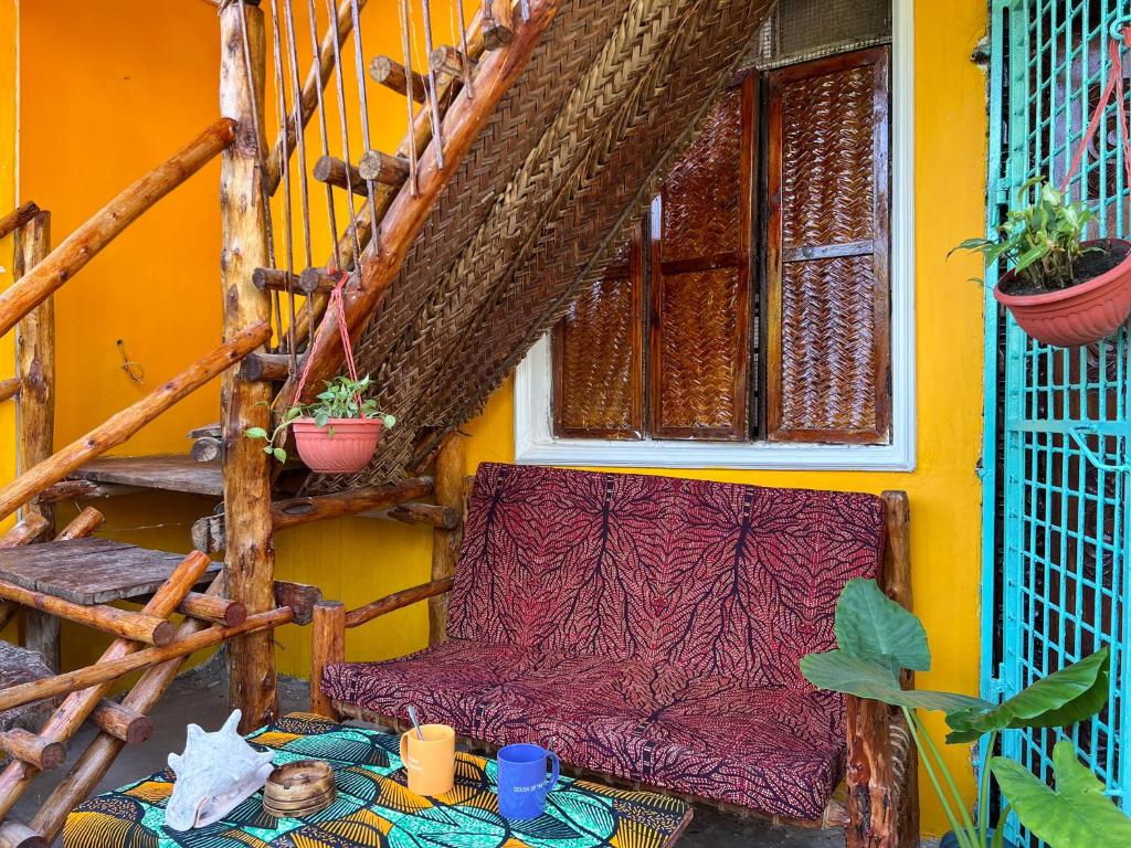 Tropical Yellow Beach Nest photo 4