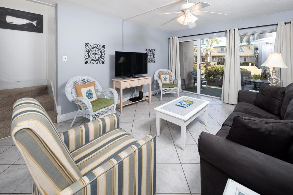 Seaspray Condos 204A photo 4