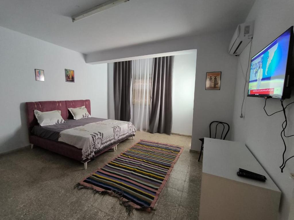 Spacious 3 room apartment Prime Location on 2nd Floor with proximity to all amenities photo 3