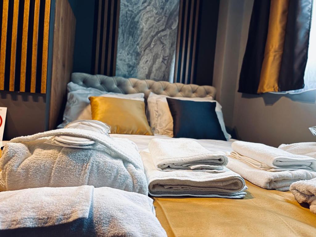 MOZAIK Apartments & Spa - Modern Apartments with Exclusive Spa Wellness in the City Center, Free Parking, Wi-FI, Sauna, Jacuzzi, Salt Wall photo 3
