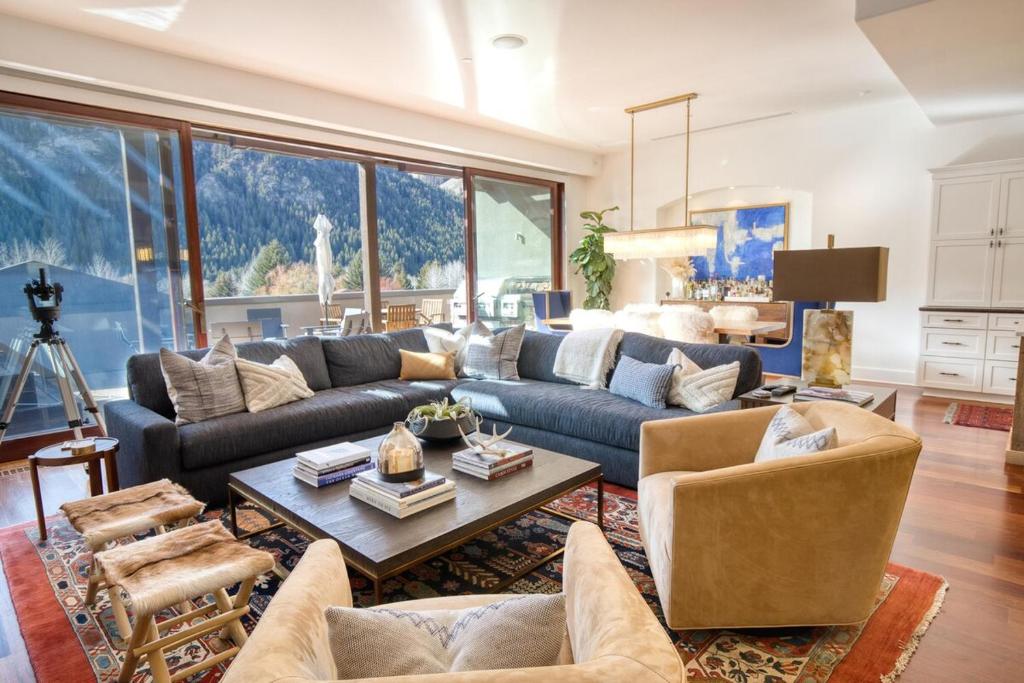 Luxe Ketchum Penthouse with Rooftop Hot Tub image