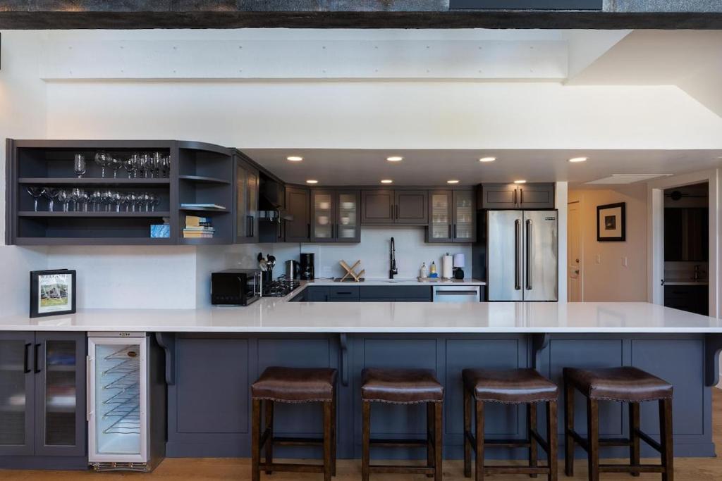 Just Remodeled! The Big Wood Retreat with a Loft image