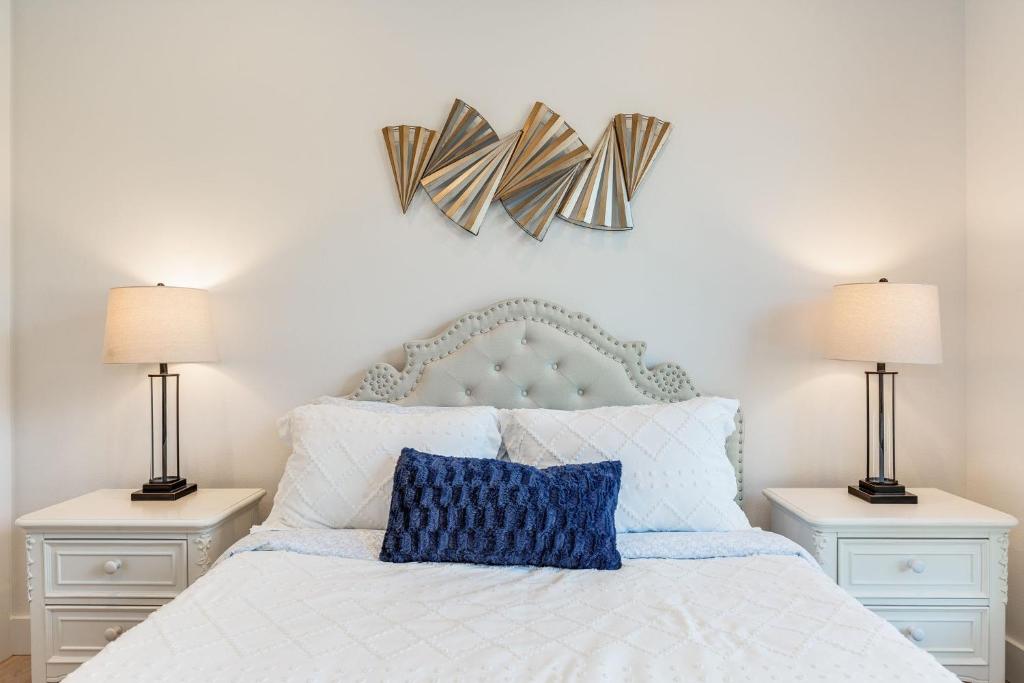 Bellevue Splendor Elm Room BY Betterstay photo 1