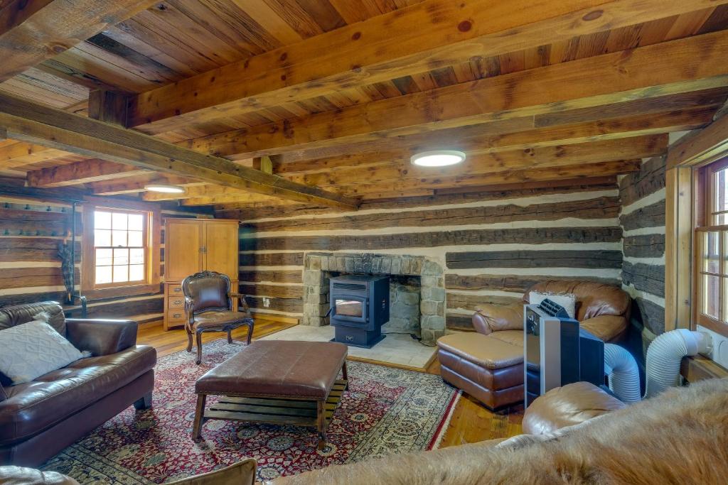 Historical Paris Cabin on Farm with Fire Pit! photo 3