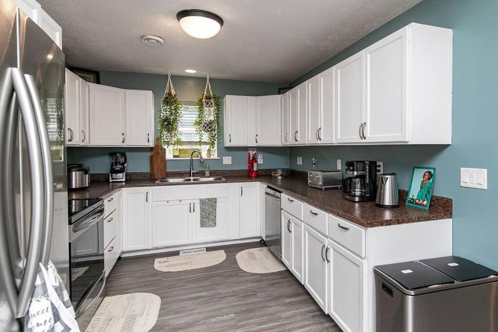 Family Friendly Home Close to Airport and Downtown photo 3