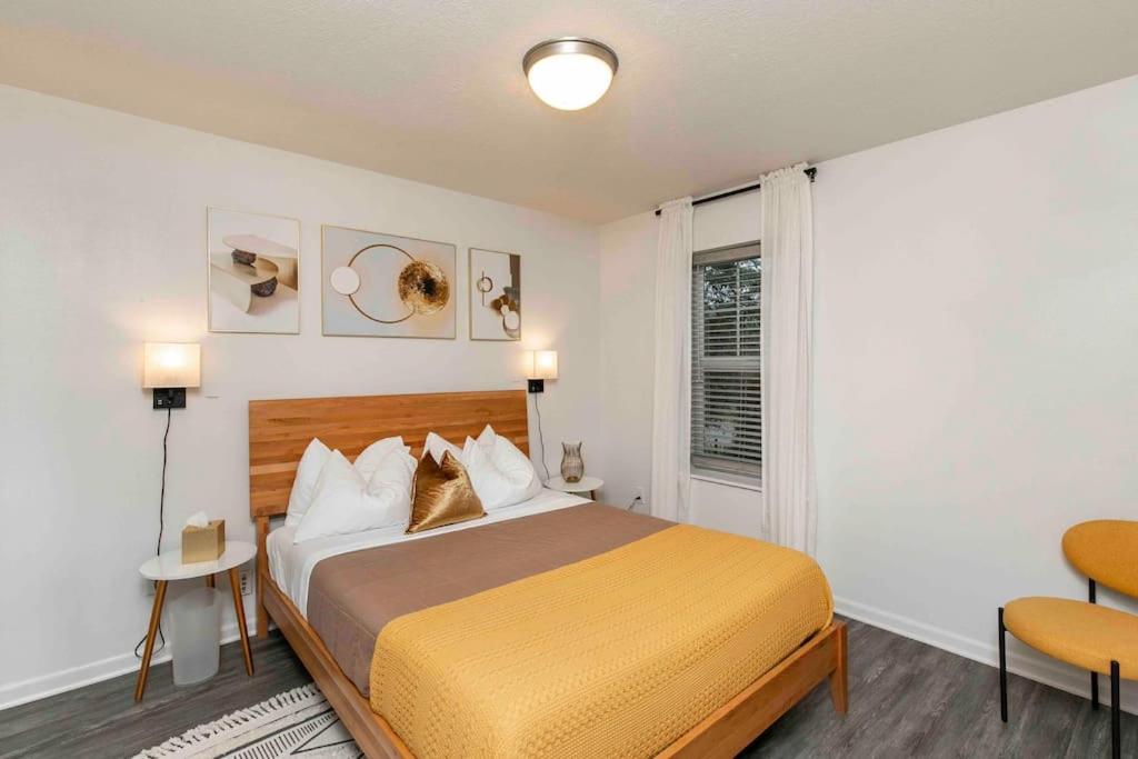 Family Friendly Home Close to Airport and Downtown photo 2