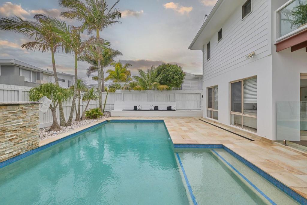 Paradise Mansion - The Ultimate Entertainer with Pool photo 1