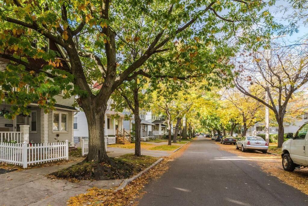 Charming 1-Bedroom photo 3