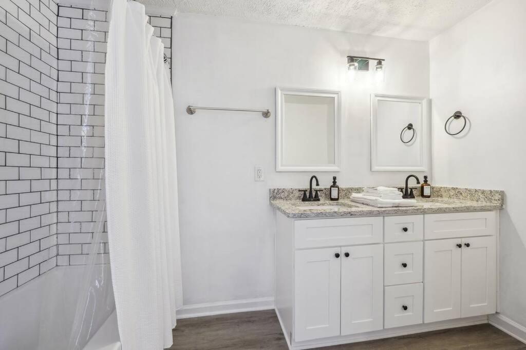 Cozy Kennesaw Apartment Close to KSU with EV Plug In photo 2