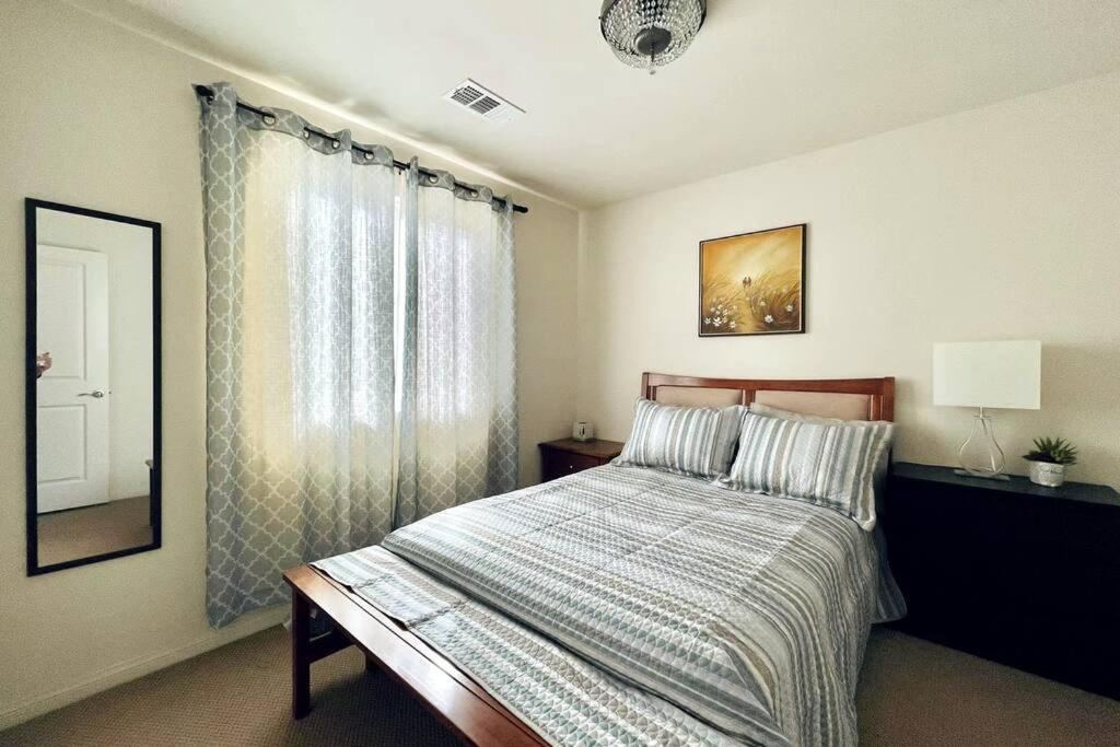 Cozy family home, great location! photo 2