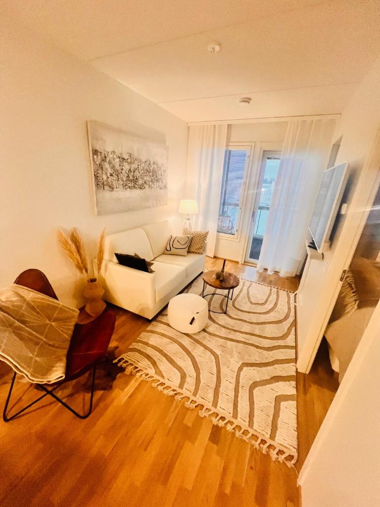 2 Room / Central Railway / Free parking photo 3