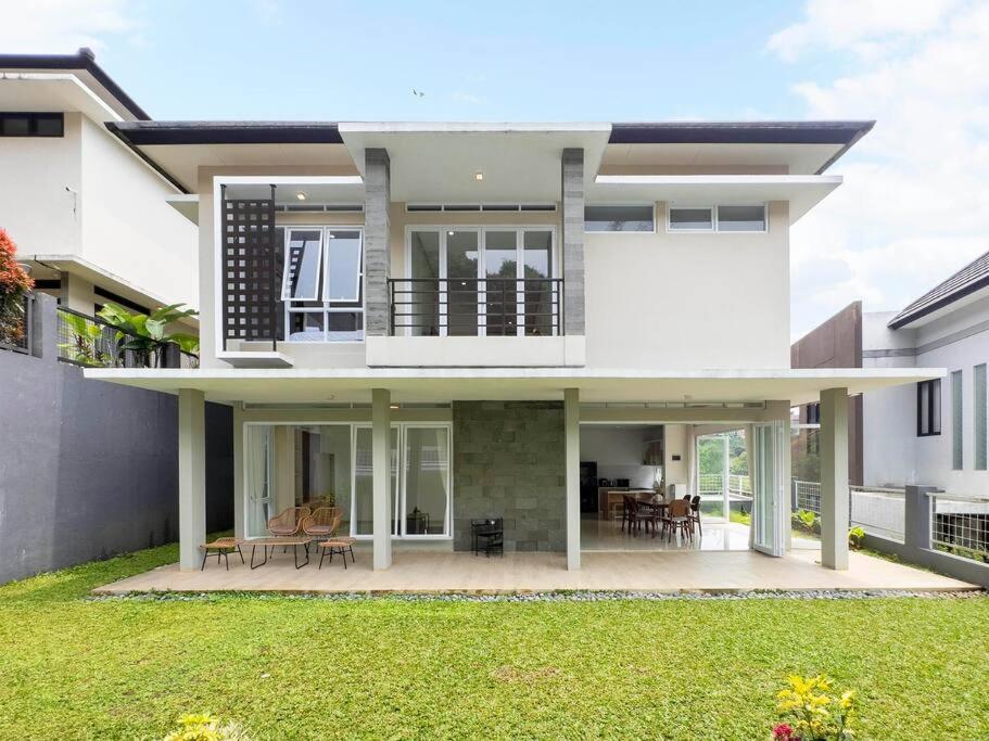 Kira House Bandung by Privee, Bandung
