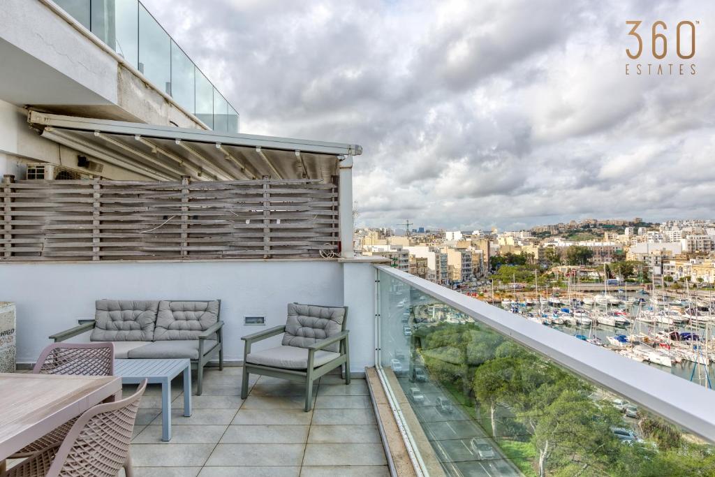 Beautiful seafront home with private balcony & BBQ by 360 Estates photo 3