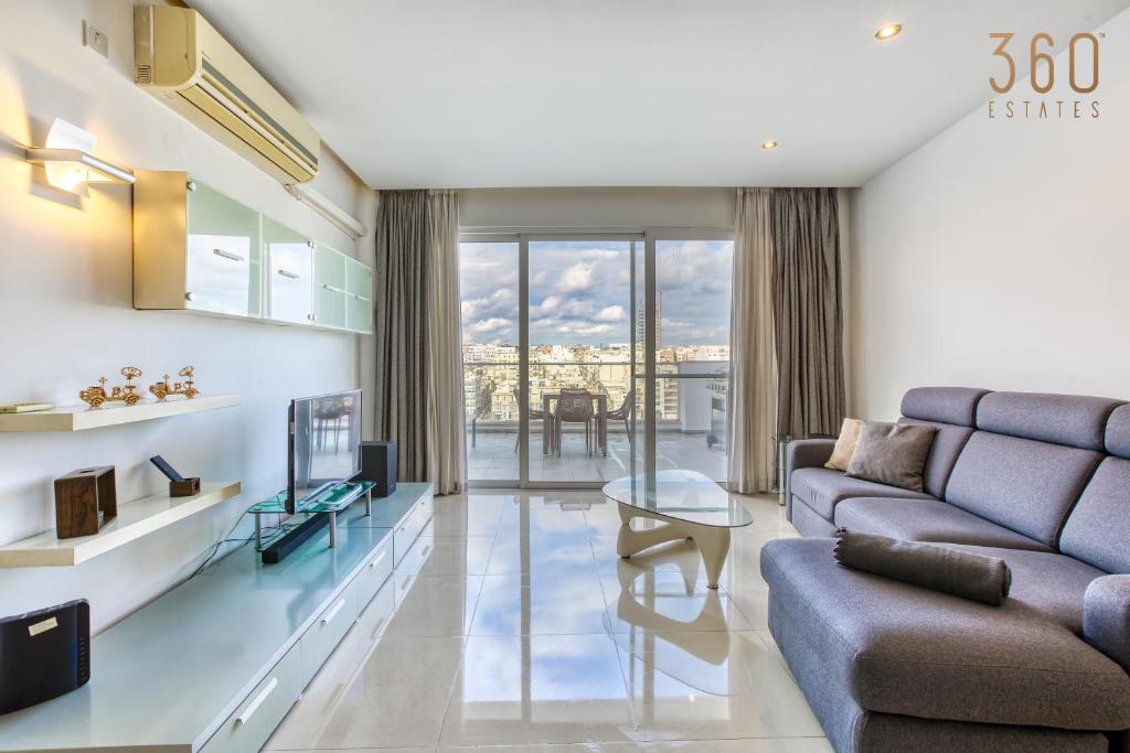 Beautiful seafront home with private balcony & BBQ by 360 Estates photo 2