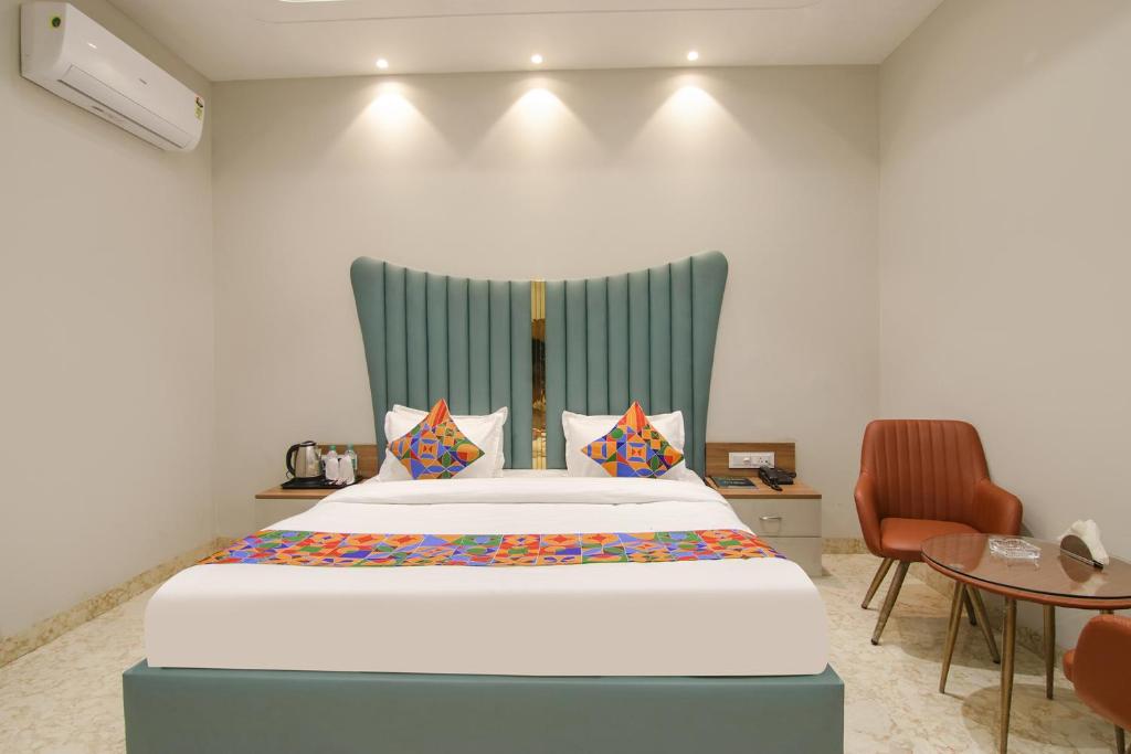 FabHotel Prime Royal Court photo 1