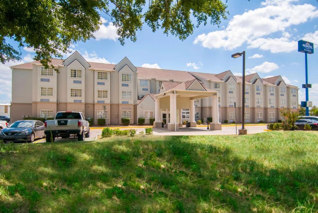 Microtel Inn and Suites Lafayette photo 1