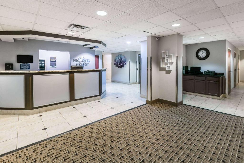 Microtel Inn and Suites Lafayette photo 3