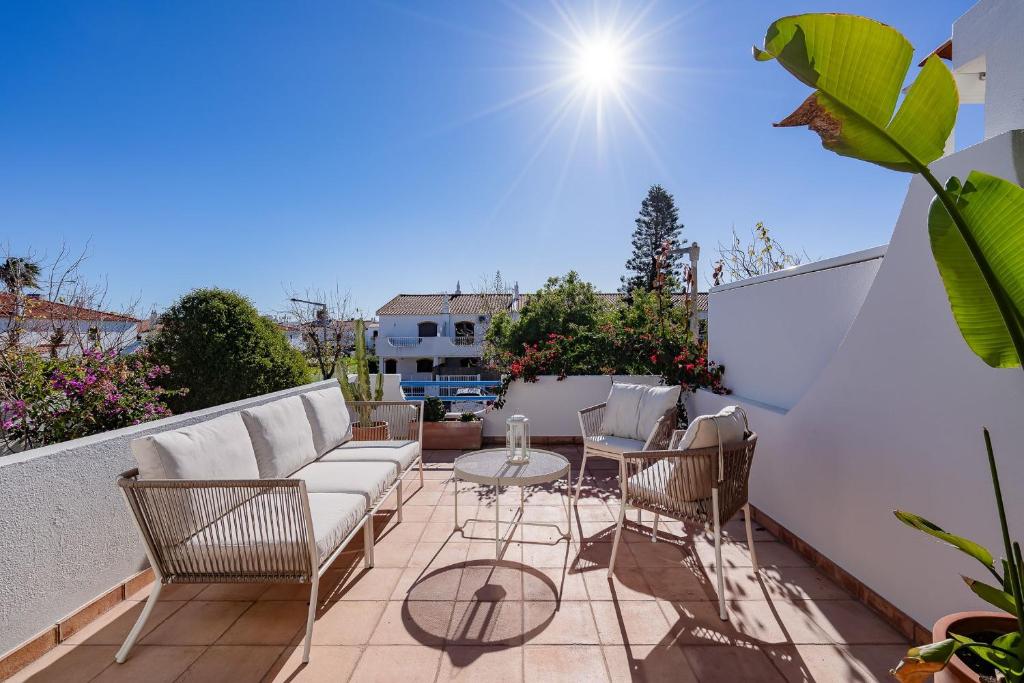 Vila Ramalhete W/ 3 BDR & Balcony by LovelyStay photo 3