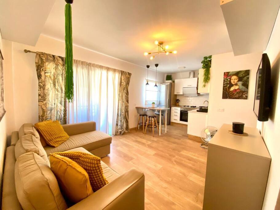 Cozy Urban Escape 1BR Near Tenerife South Airport photo 1