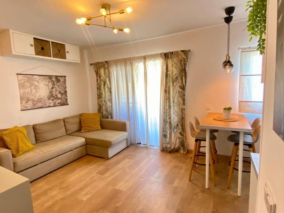 Cozy Urban Escape 1BR Near Tenerife South Airport photo 4