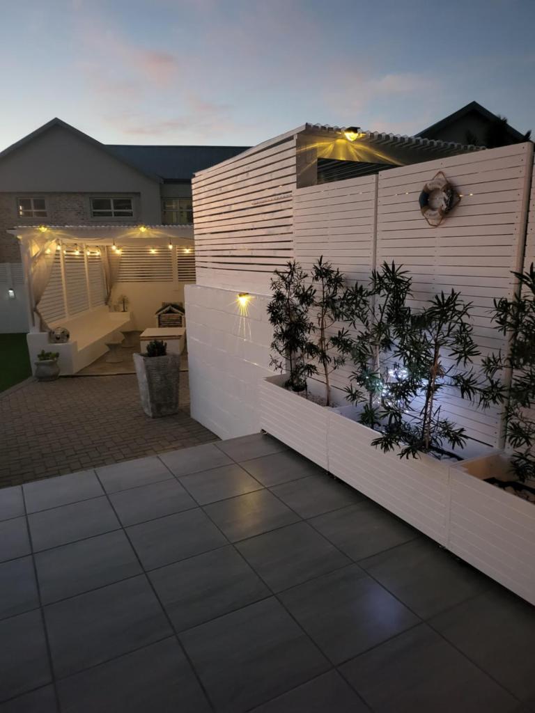 Beach Style Cottage photo 2