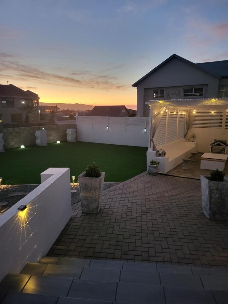 Beach Style Cottage photo 1
