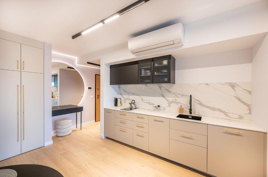 Solaris 711, sea view. photo 1