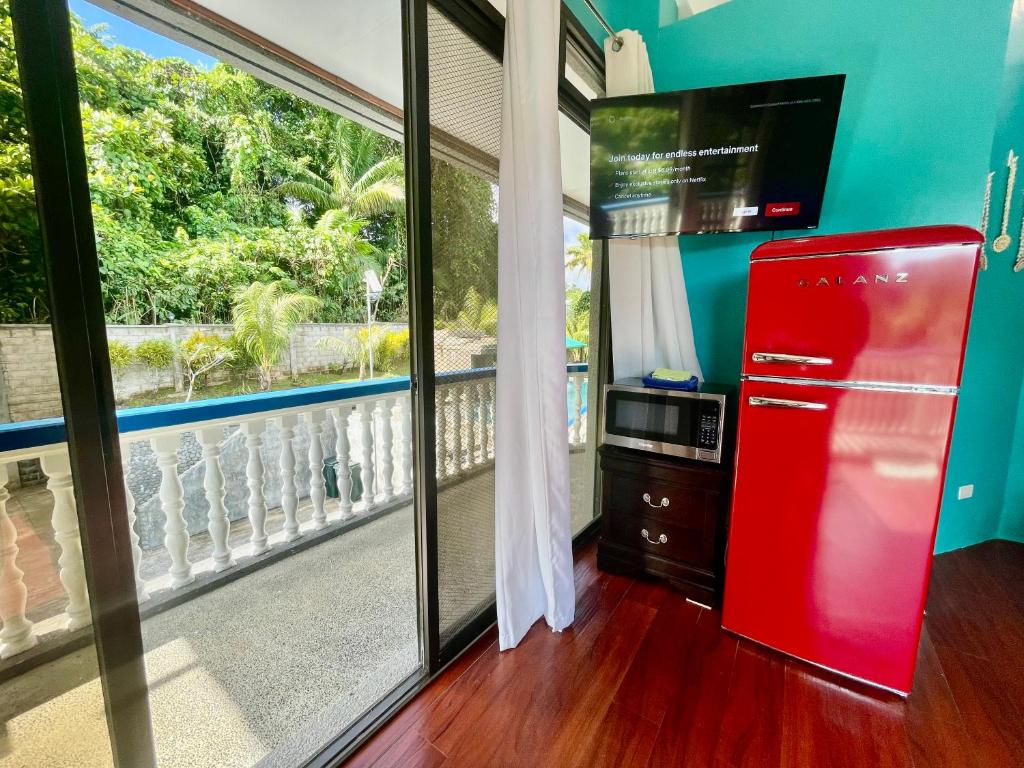 Ngermid Oasis - Studio W/ Kitchenette & Pool View photo 4
