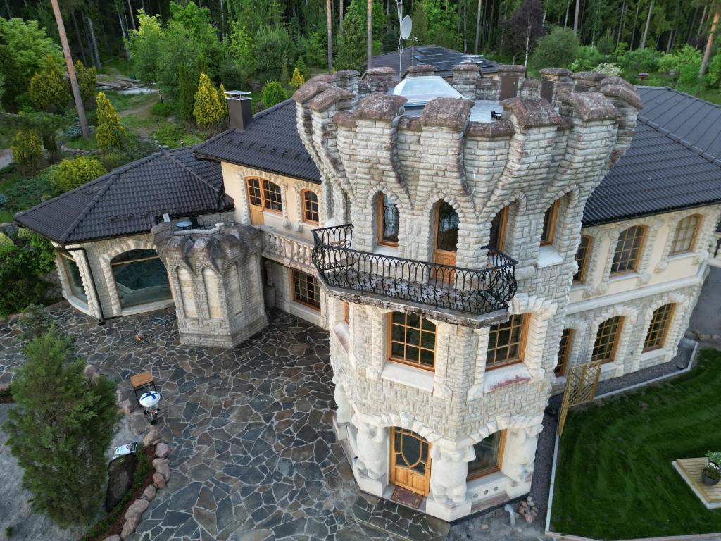 Pinecrest Villa - Castle style living on seaside photo 2