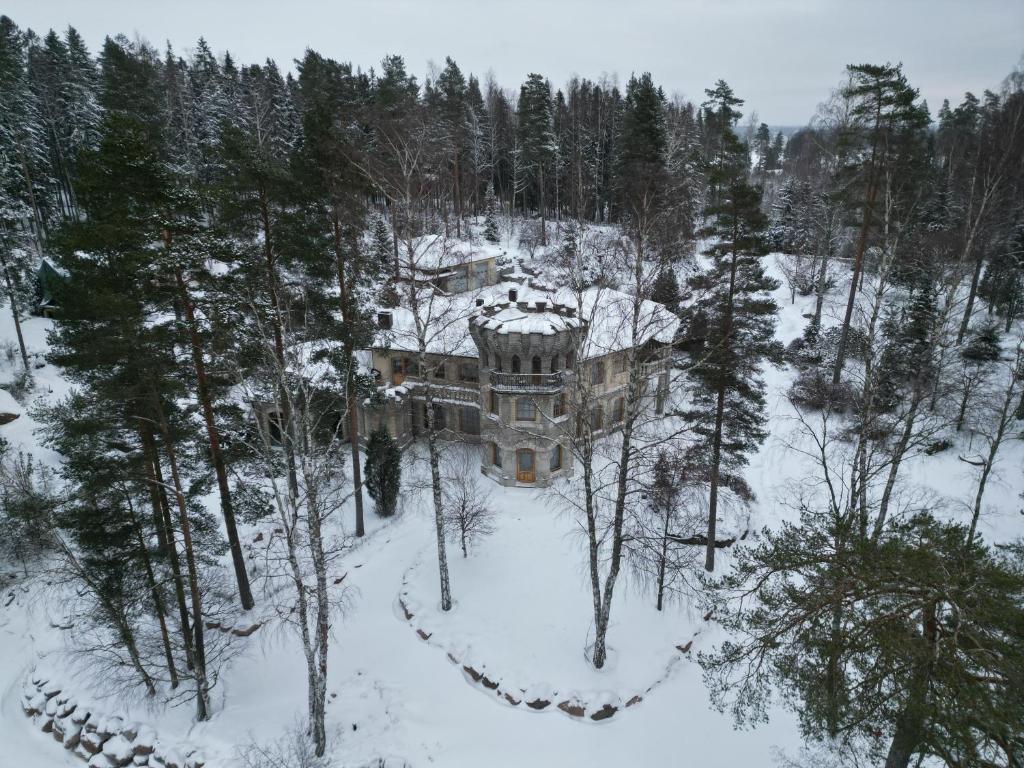 Pinecrest Villa - Castle style living on seaside photo 3