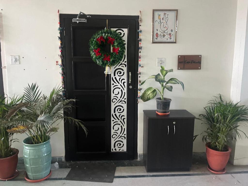 Casa Paradis- secure, cozy& peaceful paradise in heart of most happening colony photo 4