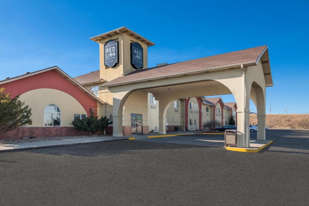 Red Lion Inn & Suites Gretna image