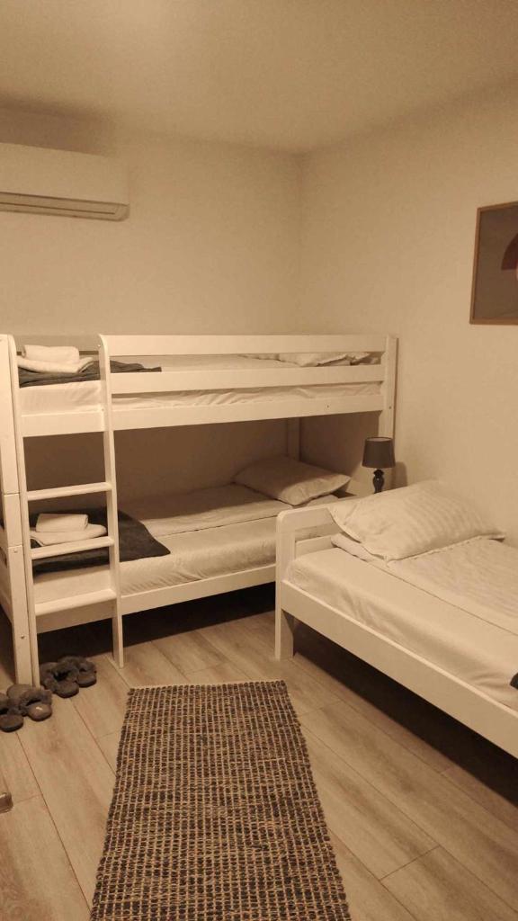 Temački konaci photo 2