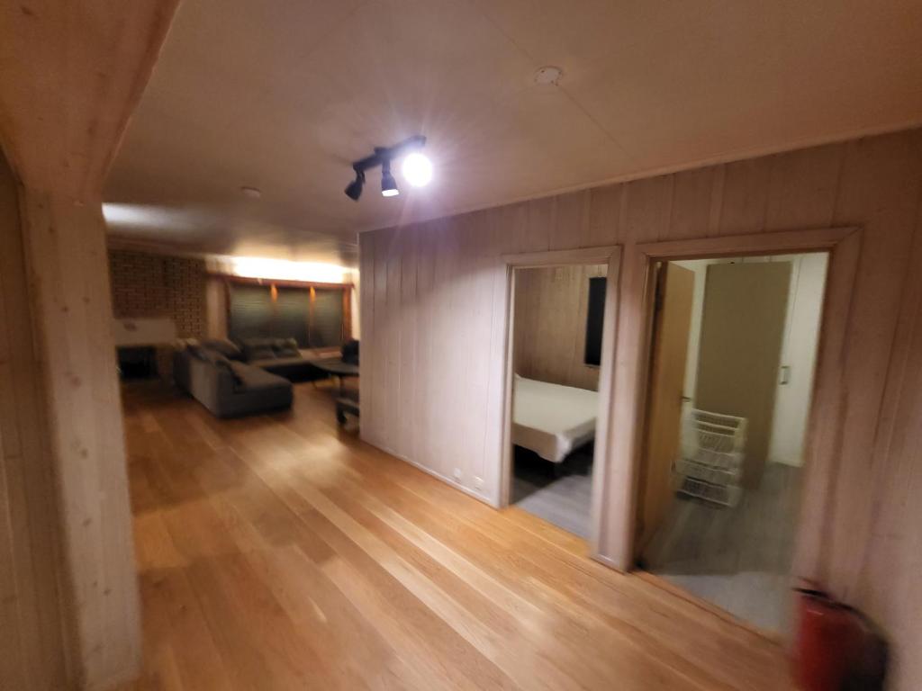 6 Bedrooms, 8 Guest Apartment in Kjeller Lillestrøm - 5mins from Lillestrøm Station, 3 mins to OSLOMET photo 4