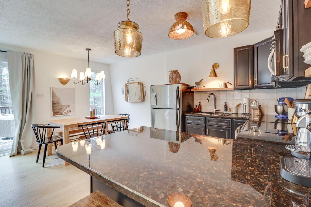 Family Home in Long Pond with Fire Pit and Lake Access photo 4