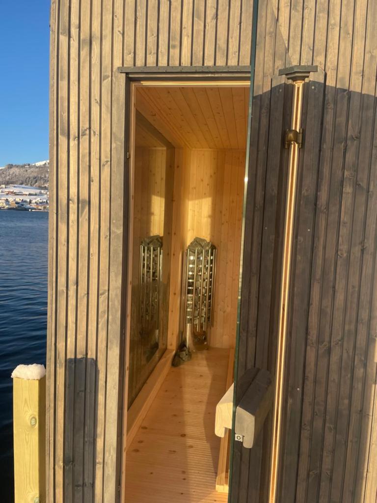 Panoramaresort in Hardangerfjorden With boat to rent - leilighet i sjøkanten ved Hardangerfjorden for 7 personer NEW sauna from desember 2023 photo 4