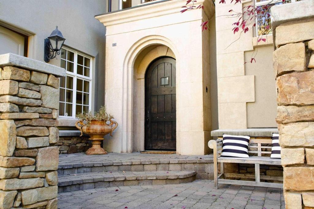 Luxury Warm Springs River Home image