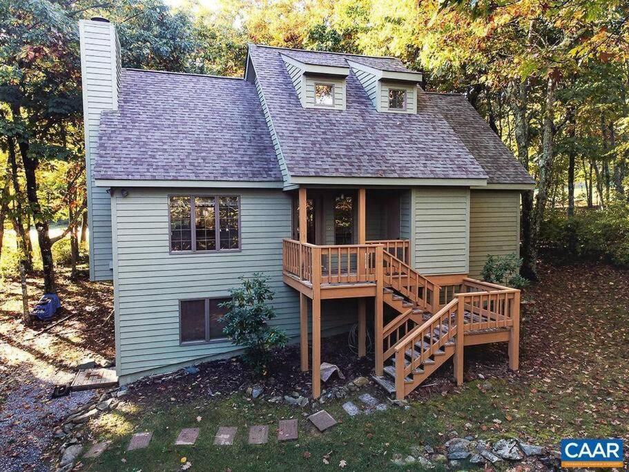 Wintergreen Mountain & Ski Getaway - Late Checkout photo 1