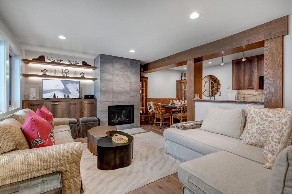 Luxe Prospector Condo Steps to Lift with Hot Tub image