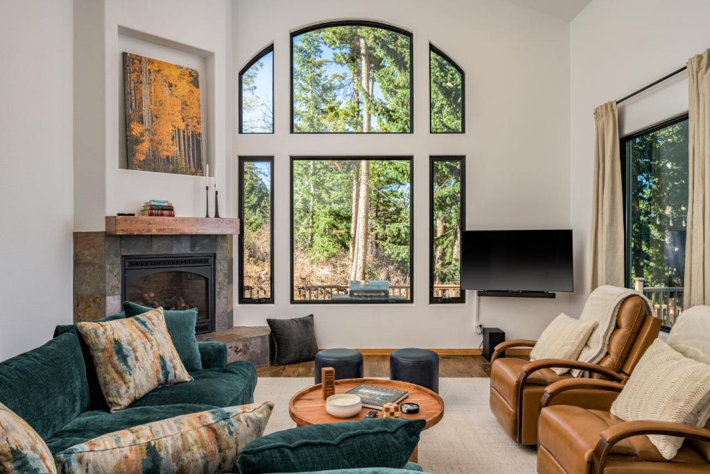 Stay in Evergreen - Denver Mountain Escape photo 1