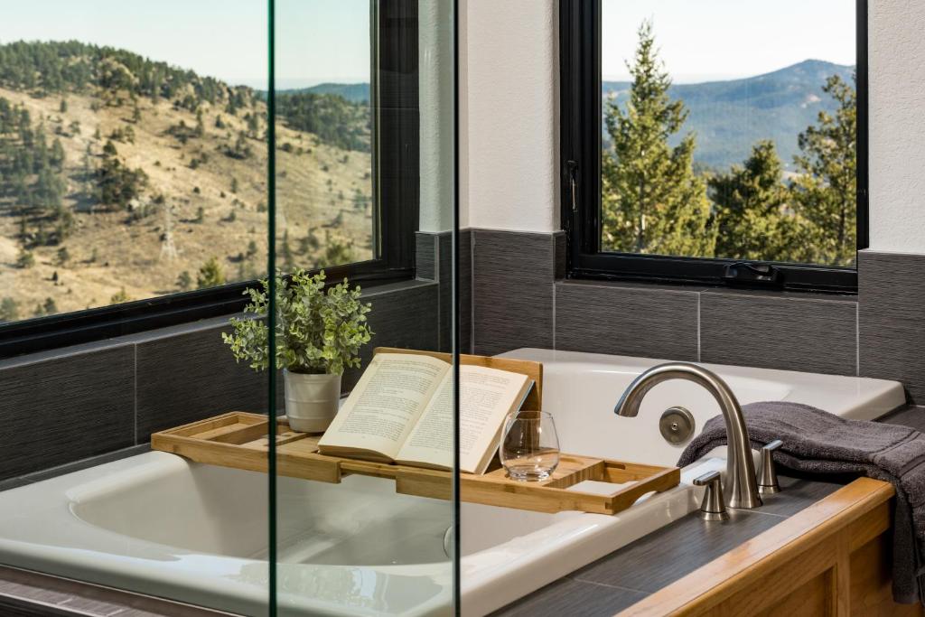Stay in Evergreen - Denver Mountain Escape photo 2