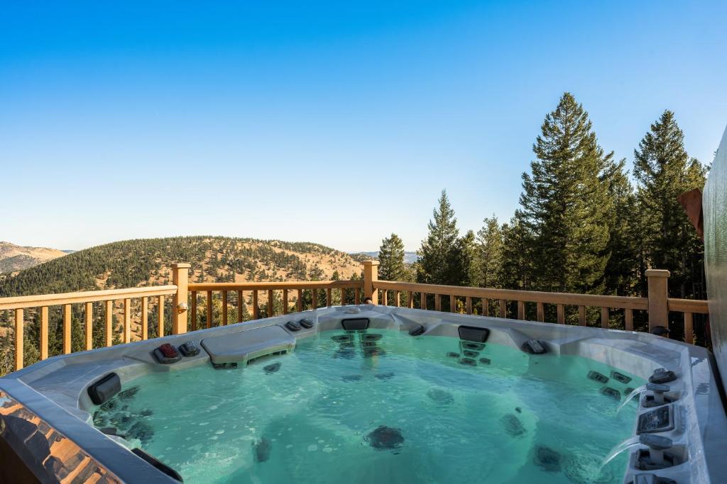 Stay in Evergreen - Denver Mountain Escape photo 3
