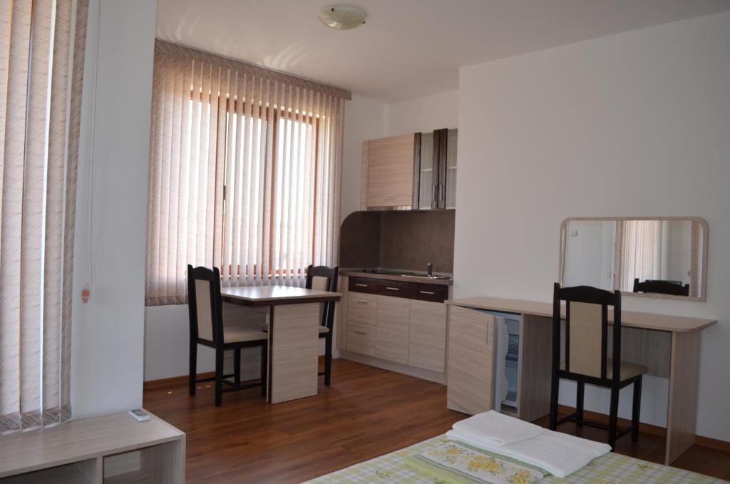 Студио (Номер-студио с балконом), Guest House Georgievi
