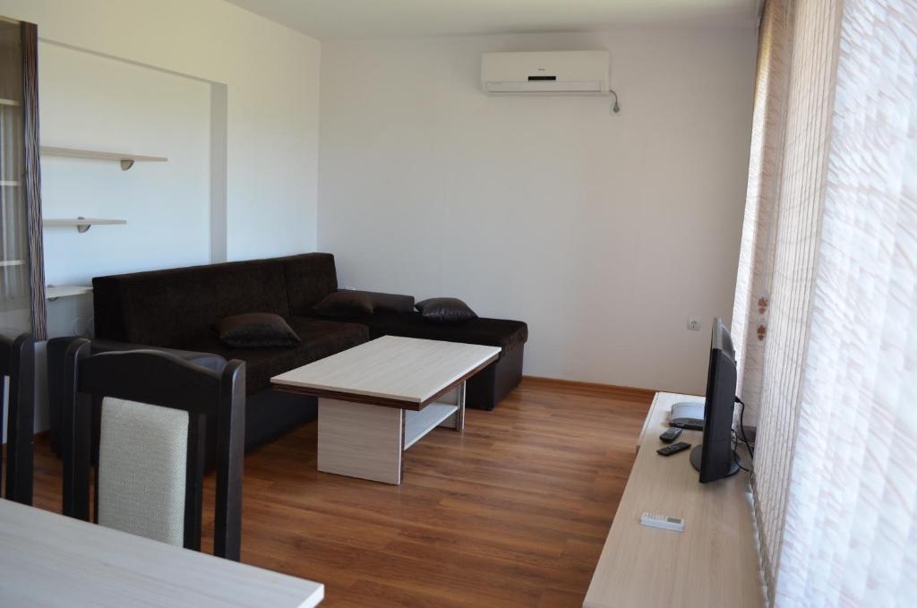 Апартаменты (Апартаменты с 1 спальней и балконом (для 4 взрослых)), Guest House Georgievi