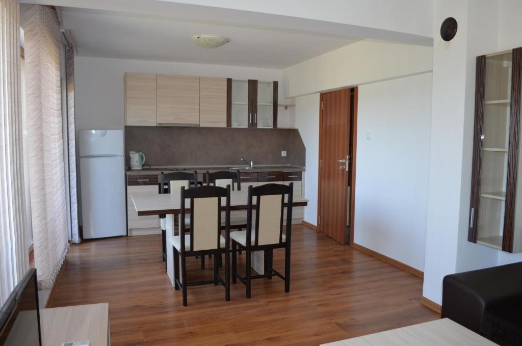 Апартаменты (Апартаменты с 1 спальней и балконом (для 4 взрослых)), Guest House Georgievi