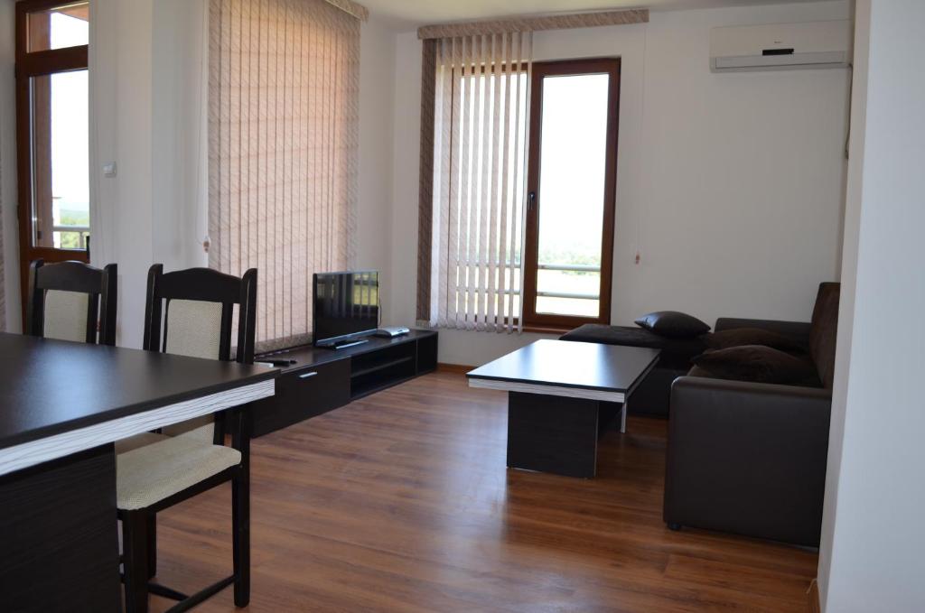 Апартаменты (Апартаменты с 1 спальней (для 5 взрослых) с балконом), Guest House Georgievi